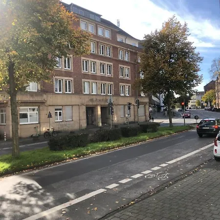 Apartment Golden Design Zentral Familie & Business, Babybett, Buero, Fitnessecke, Naehe Messe Dus *